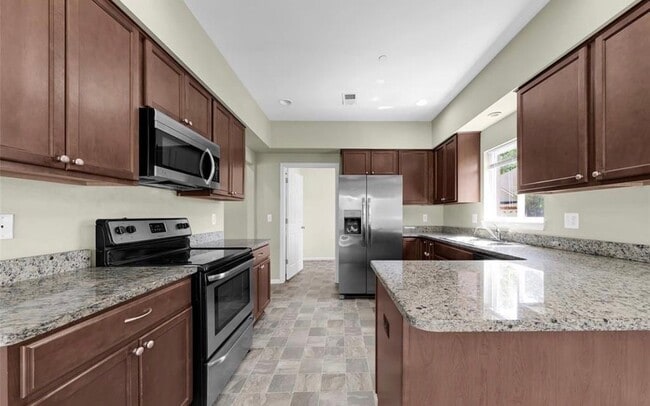 Building Photo - 14353 Shadywood Dr