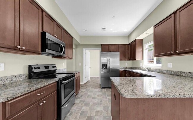 Foto del edificio - 14353 Shadywood Dr