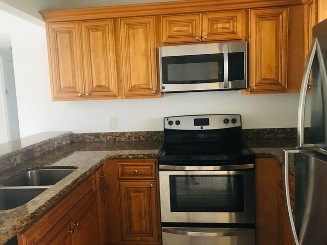 Building Photo - 1477 Lake Crystal Dr