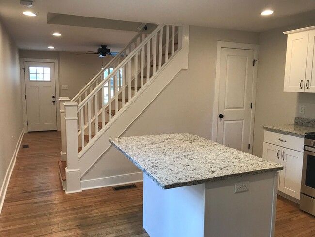 Building Photo - Beautifully renovated townhome in West Che...