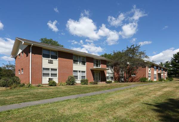 Primary Photo - 7 Revere Dr