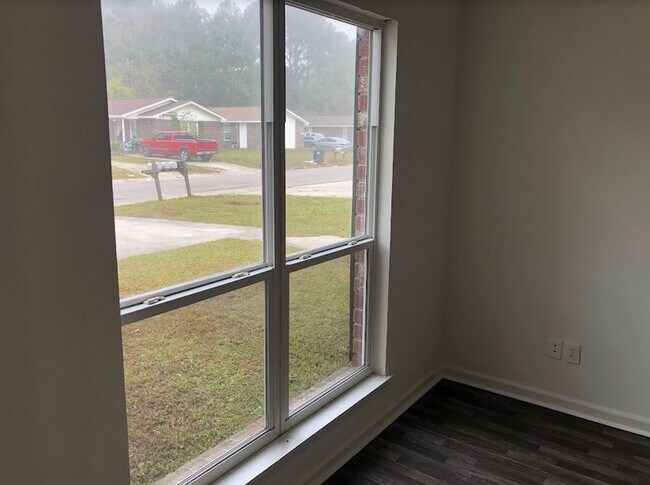 Building Photo - 123 Langley Dr