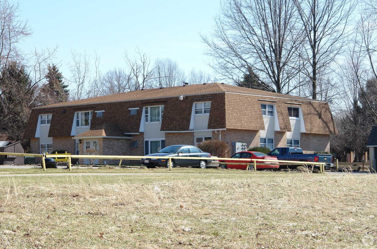 570 Wakefield Dr, Cortland, OH 44410 Apartments in Cortland, OH