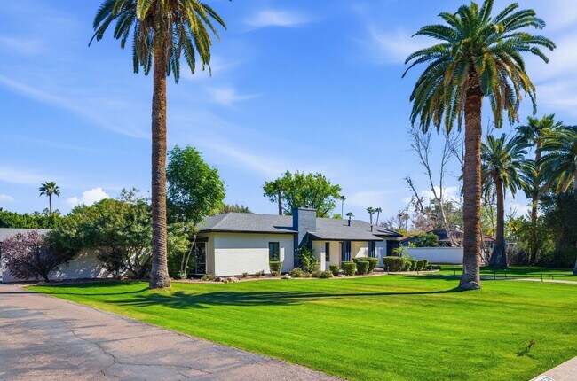 Building Photo - FULLY FURNISHED EXECUTIVE PHOENIX COUNTRY CLUB HOME IN GATED COMMUNITY