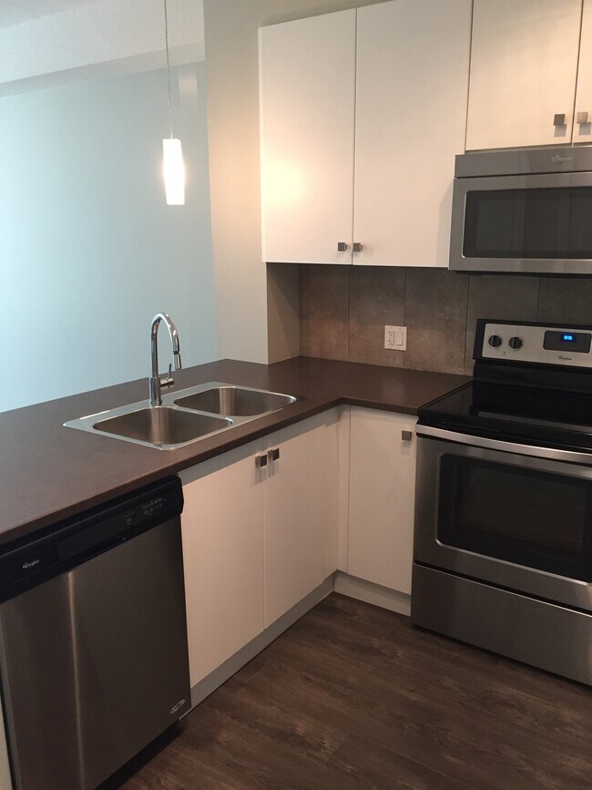 Photo du bâtiment - 1958-1958 N Parallel Rd