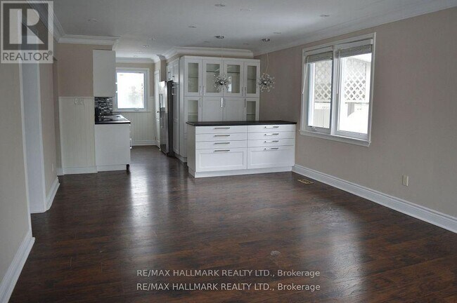Building Photo - 97 Cartier Crescent