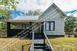 Building Photo - 233 Alder Ave