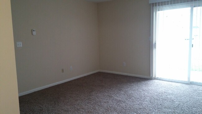 Sala de estar - 4103 Blue Lick Ct