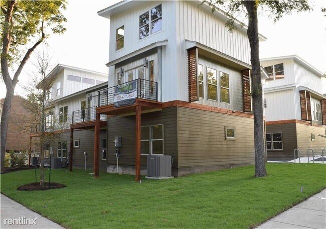 Building Photo - 4 br, 2 bath Condo - 609 Elmwood A Unit A