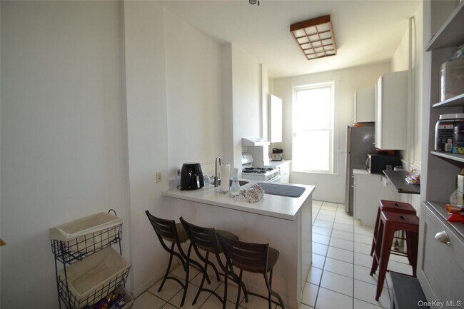 Building Photo - 7 S Broadway