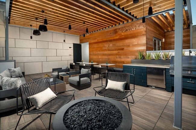 Building Photo - Evani 3223 Wilshire