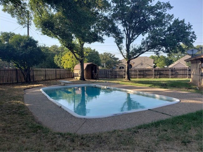 Building Photo - 2961 Red Bird Ln