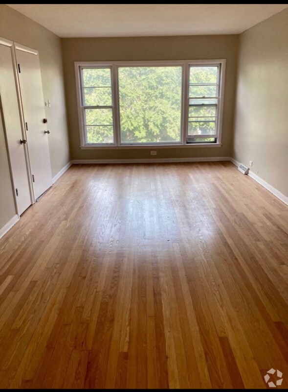Britigans Westfield Apartments for Rent with Hardwood Floors Chicago
