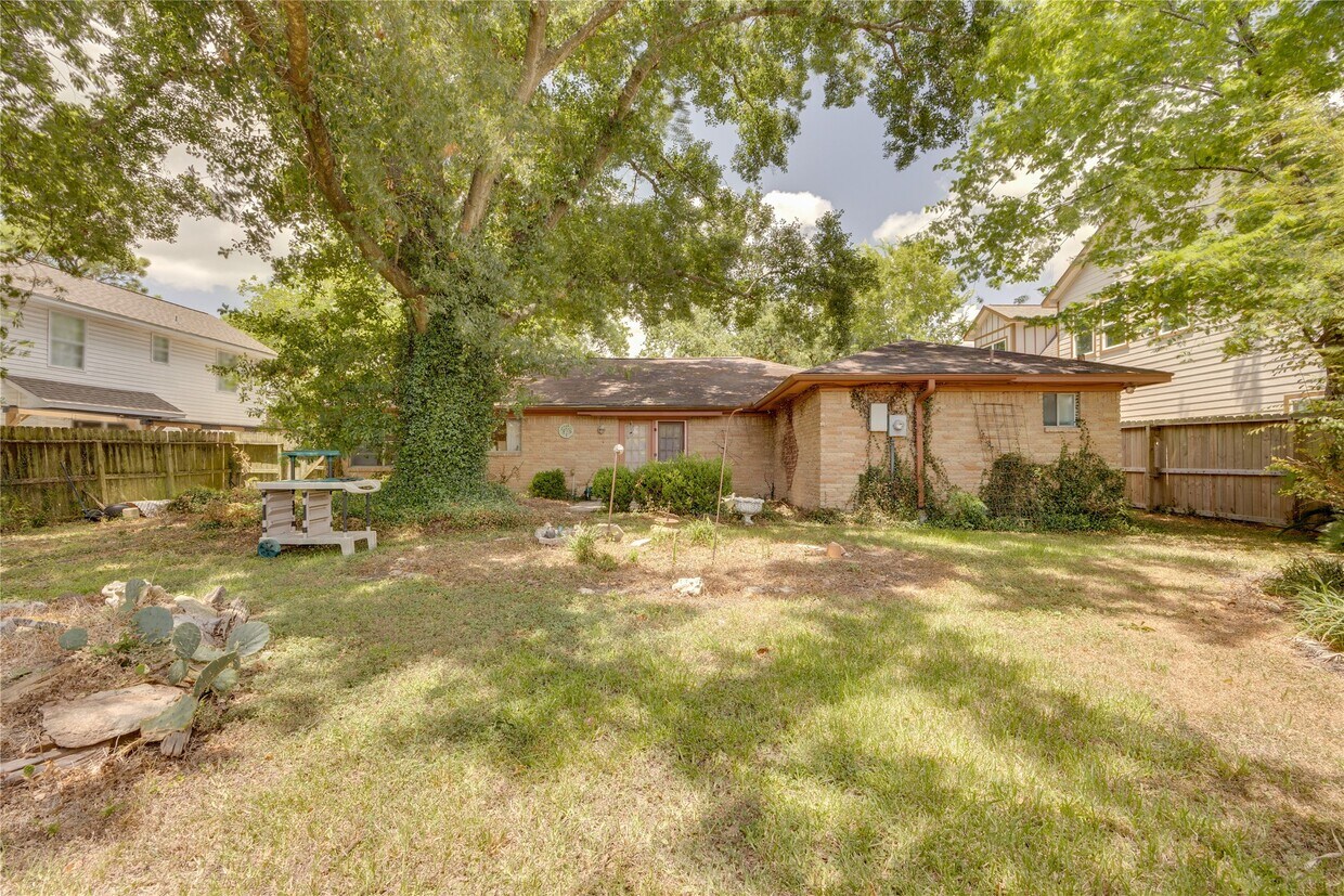 Building Photo - 4503 Coachman Dr