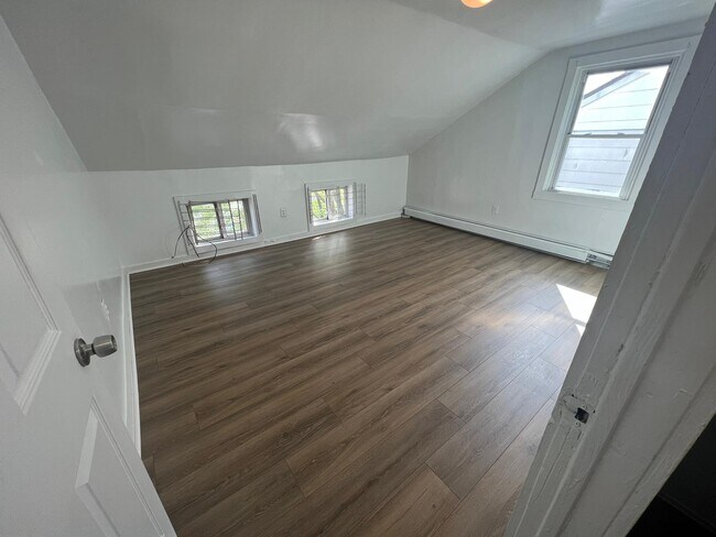 Building Photo - 64 Spring St