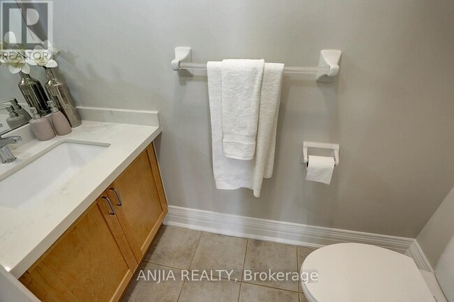 Building Photo - 230 Bantry Ave