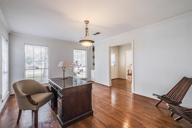 Foto del edificio - 2601 Briarhurst Dr