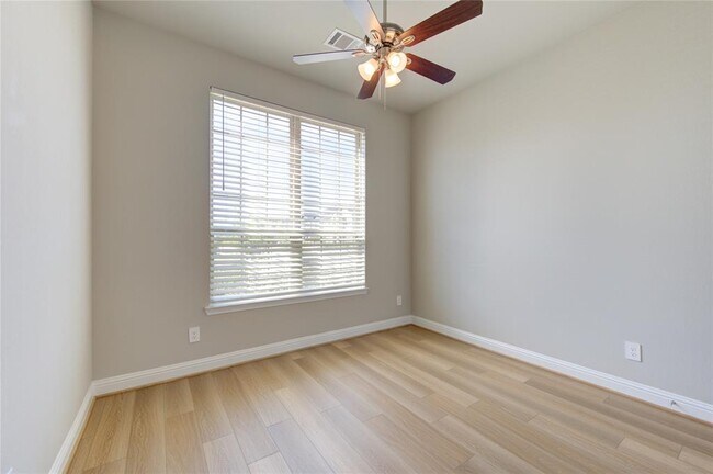 Building Photo - 10239 Bayou Oaks Dr