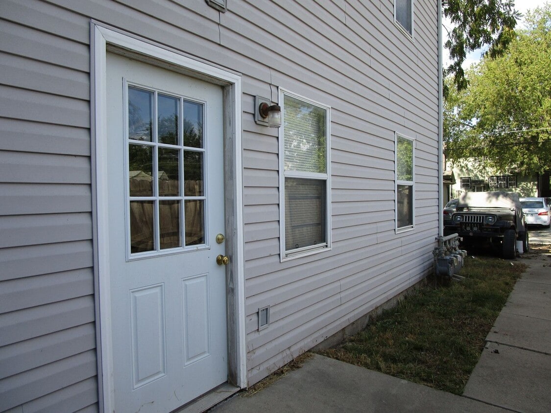 Primary Photo - 820 Moro St
