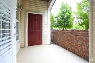 2BR, 2BA - 1,059 SF - The Point at Herndon