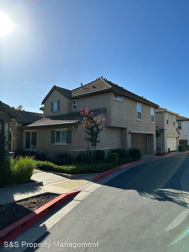 Primary Photo - 3 br, 2.5 bath House - 747 Stonehaven Loop