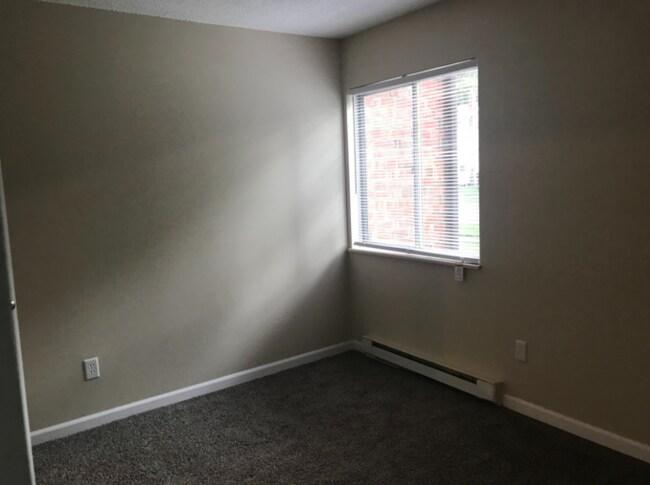 Foto del edificio - 1 bedroom MAIN floor apartment, Niles