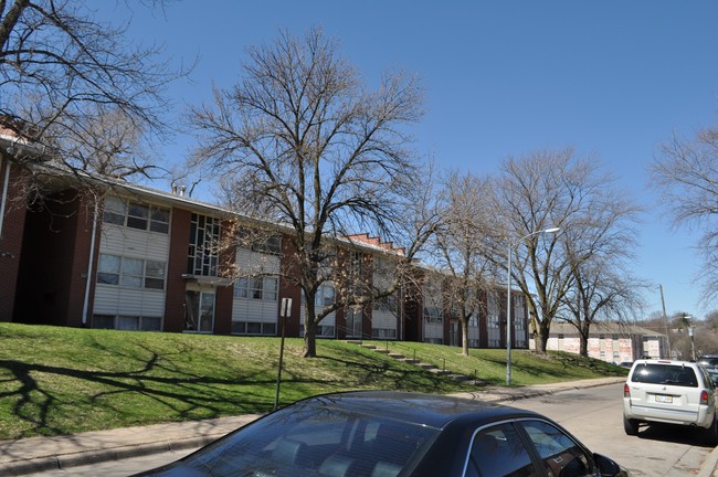 Building Photo - Bowling Green Apartments