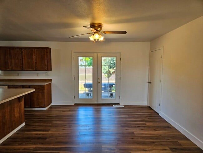 Foto del edificio - 3Bd/2Ba Single Story Home-For viewing!