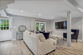 Building Photo - 67 Pond Pl Building Photo - 67 Pond Pl