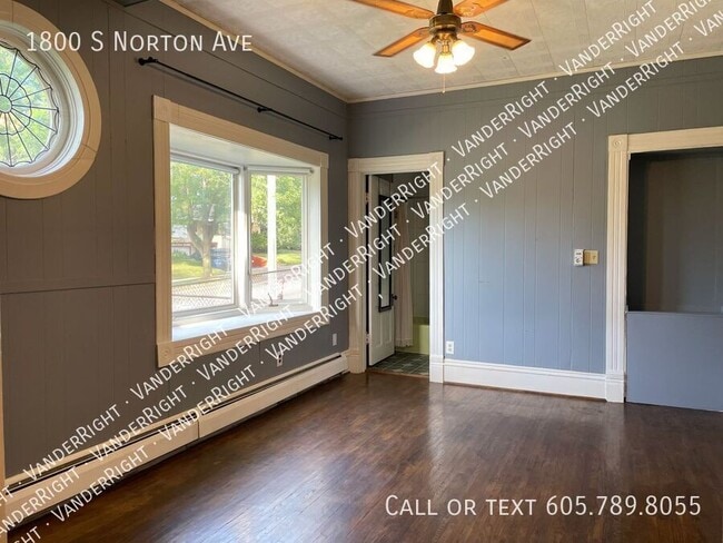 Foto del edificio - 1800 S Norton Ave