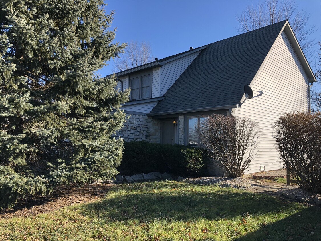 221 E County Line Rd, Greenwood, IN 46143 Townhome Rentals in