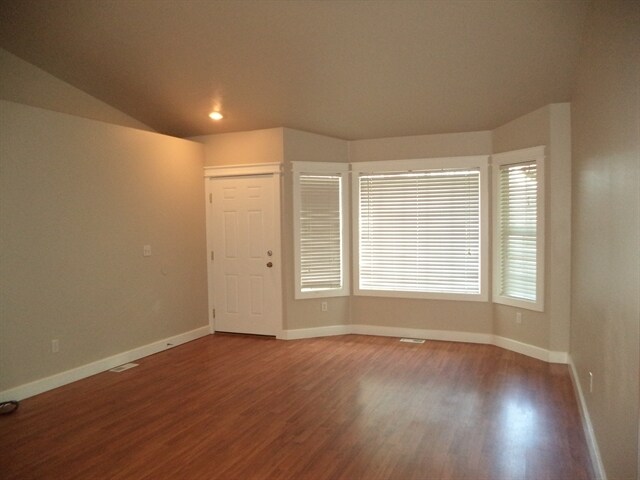 Foto del edificio - 6751 N Hastings Avenue