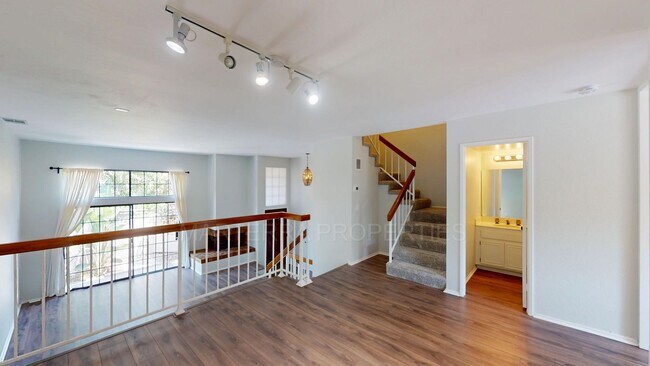 Foto del edificio - Beautiful 2 Primary Bedroom in Turtle Rock...