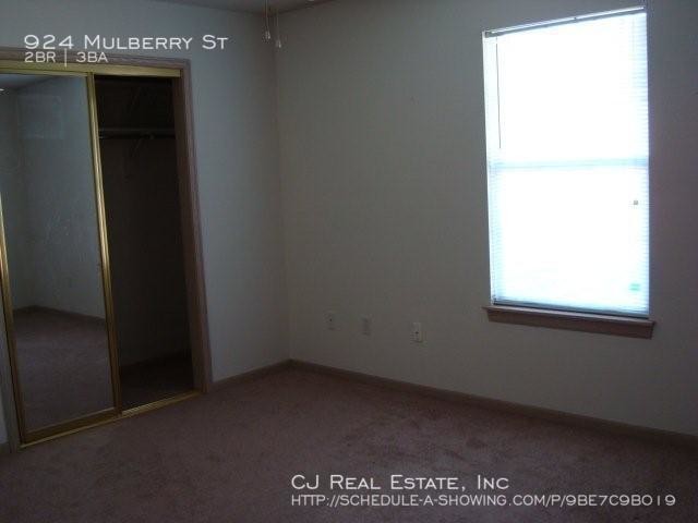 Building Photo - 924 Mulberry St