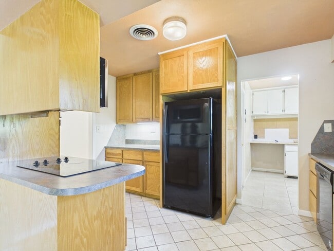 Building Photo - Open-Concept 3 Bedroom Home with Spacious Kitchen
