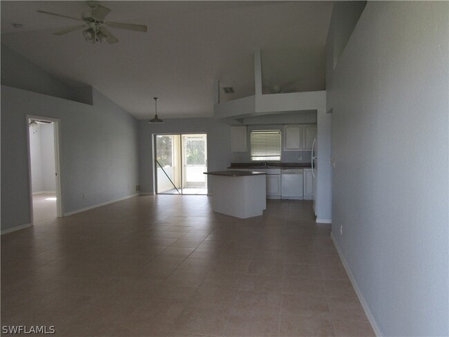 Building Photo - 1529 SW 15th Pl