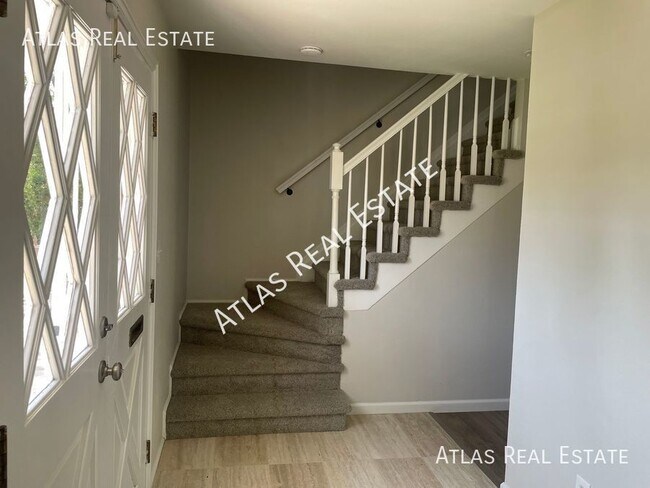 Foto del edificio - NEWLY REMODELED 5-bedroom home in Aurora!