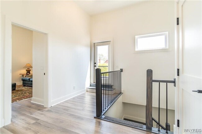 Building Photo - 340 Bird Ave