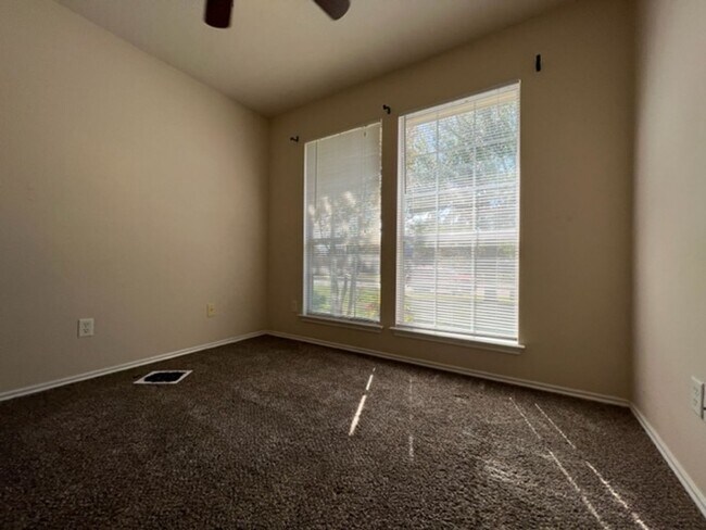 Building Photo - Lovely 3 bedroom, 2 bath for lease
