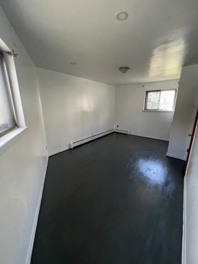 Building Photo - 23-40-40 42nd St
