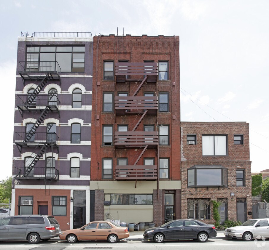 Building Photo - 71 Columbia St