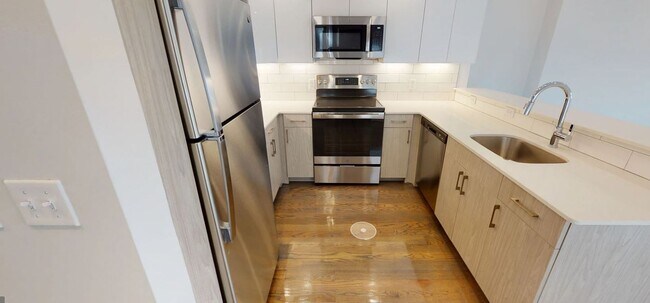Foto del edificio - 3 Bedroom- No broker Fee