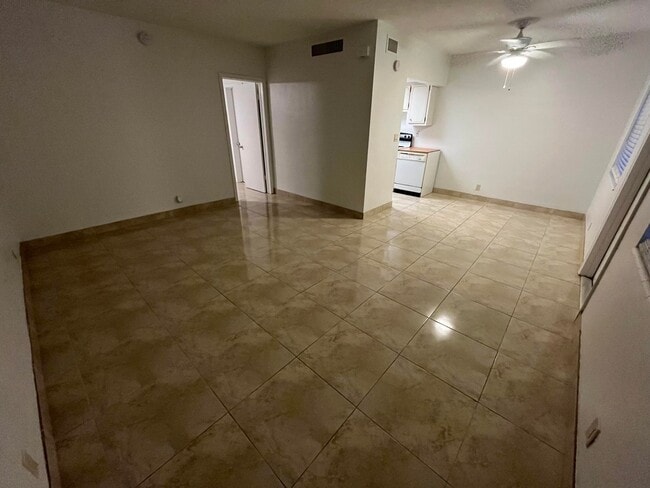 Foto del edificio - 3220 NE 10th St