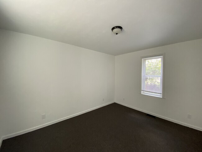 Building Photo - 124 Cedar St