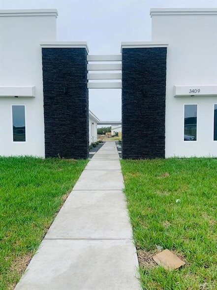 Building Photo - 3409 Fuerte Ave