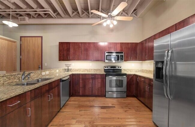 Foto del edificio - 635 W Lakeside Ave