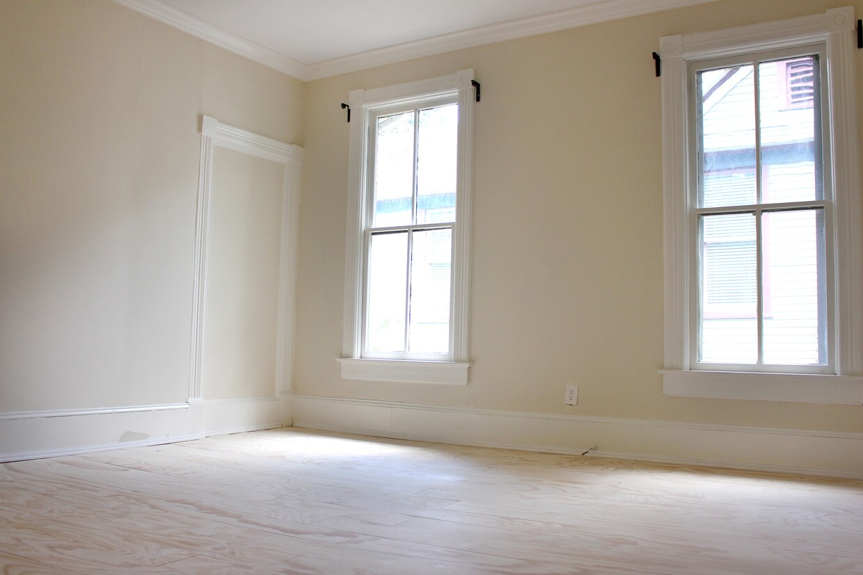 Primary Photo - 519 St Charles Ave NE