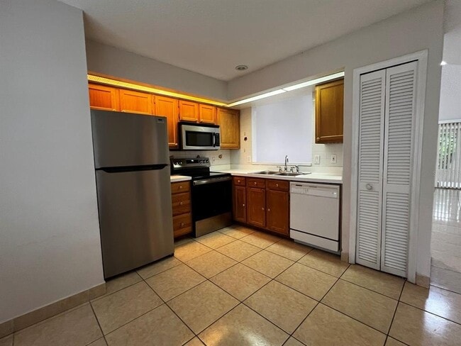 Building Photo - 14426 Island Cove Dr