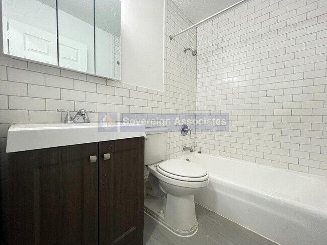 Foto del edificio - 3333 Broadway