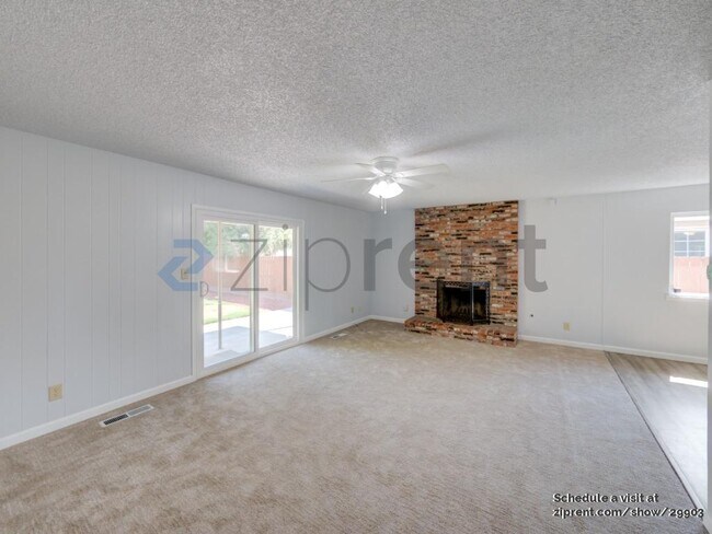 Building Photo - 1058 W Magill Ave